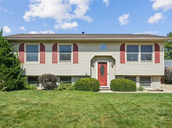 3620 Western Pine Dr NE, Cedar Rapids, IA 52402