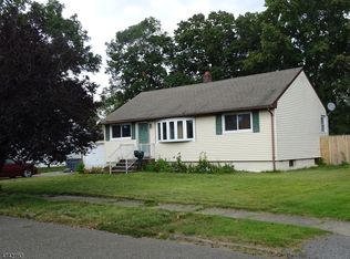 10 Falk Pl, Pompton Lakes, NJ 07442