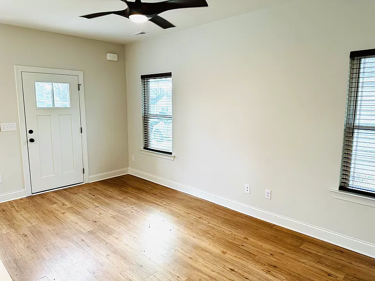 521 N Linwood Ave — Photo 12