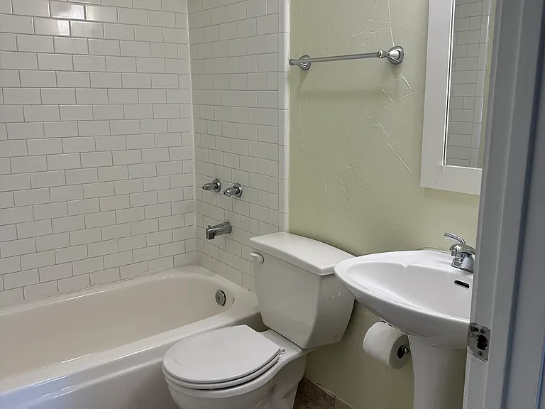 2109 Cedarcrest Dr — Photo 10