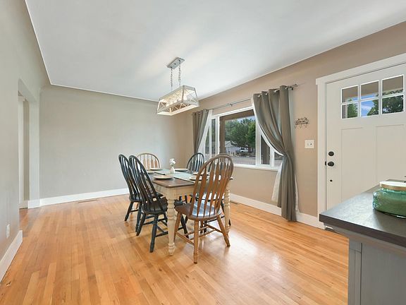 3rd image of 905 E Aspen Ave