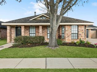 2900 Woods Dr, Violet, LA 70092