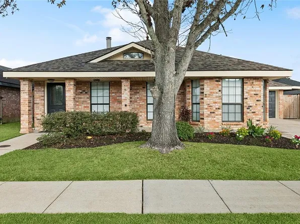 2900 Woods Dr, Violet, LA 70092