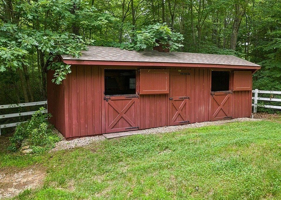 2nd image of 37 Chickering Rd