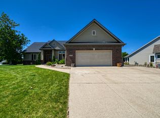 1224 W Glen Crossing Dr, Oak Creek, WI 53154