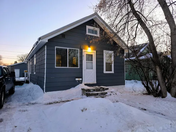 611 9th St, International Falls, MN 56649
