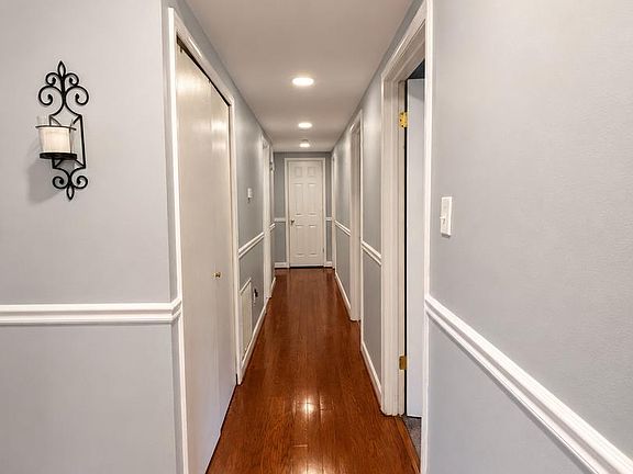 4th image of 304 N Sterling Blvd
