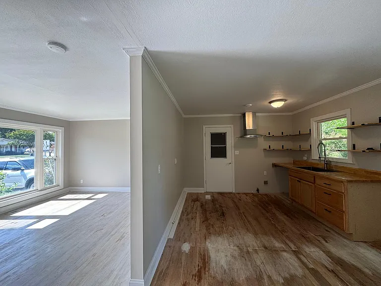717 Glensford Dr — Photo 21