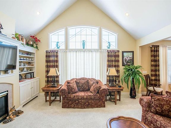 5th image of 303 Houffman Pl