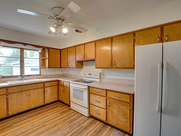 1221 N Webster St — Photo 9