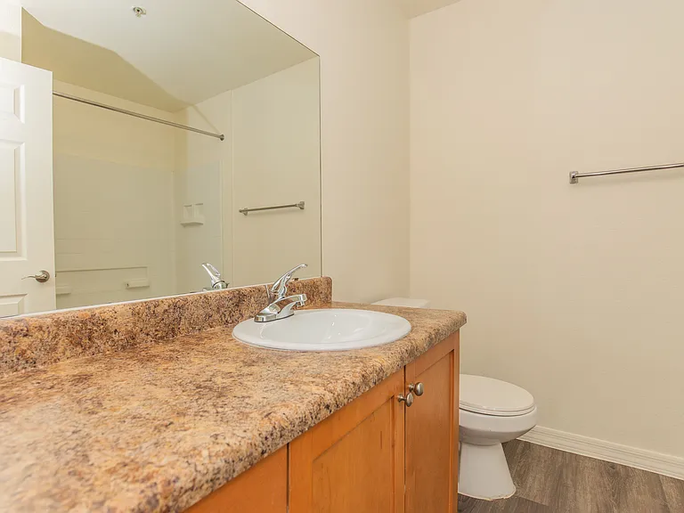 Indigo Pointe Apartments — Photo 36