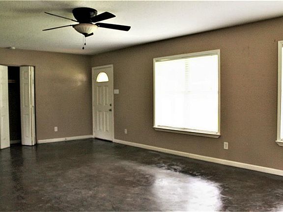 4th image of 127 Cedar Ln