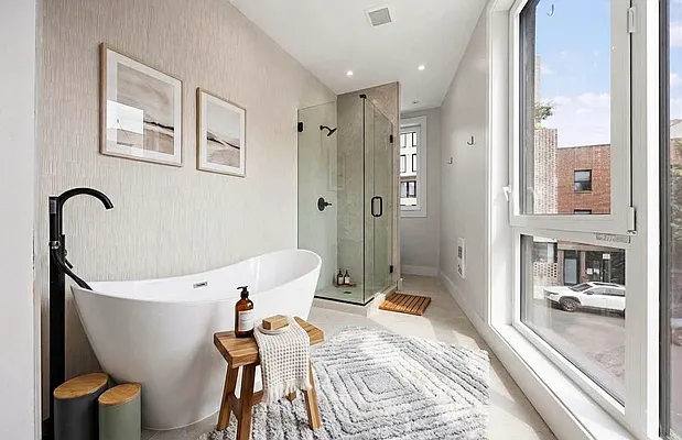 Bathroom, photo 1