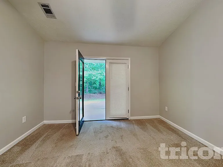 270 Rosewood Dr — Photo 7