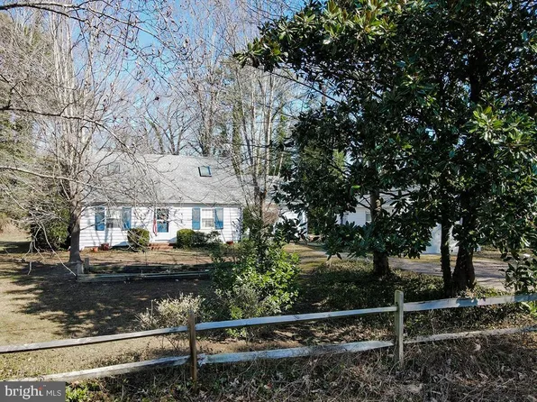 17 Dixie Ave, Kilmarnock, VA 22482