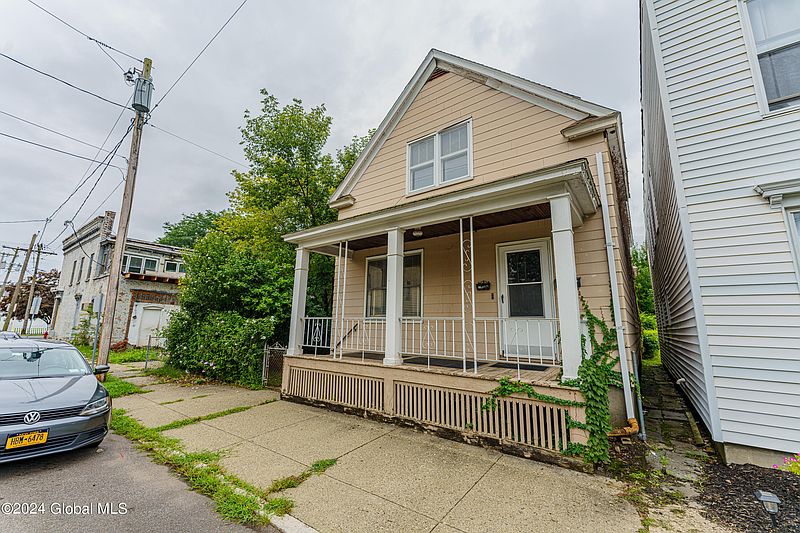 2nd image of 2307 6th Avenue