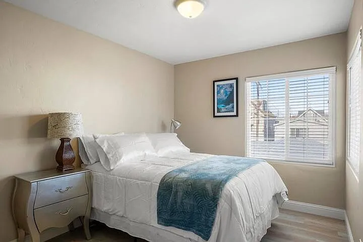 725 Whiting Ct #1 — Photo 13