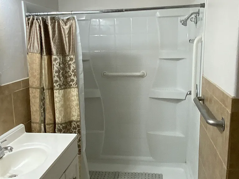 713 Clover Park Dr — Photo 20