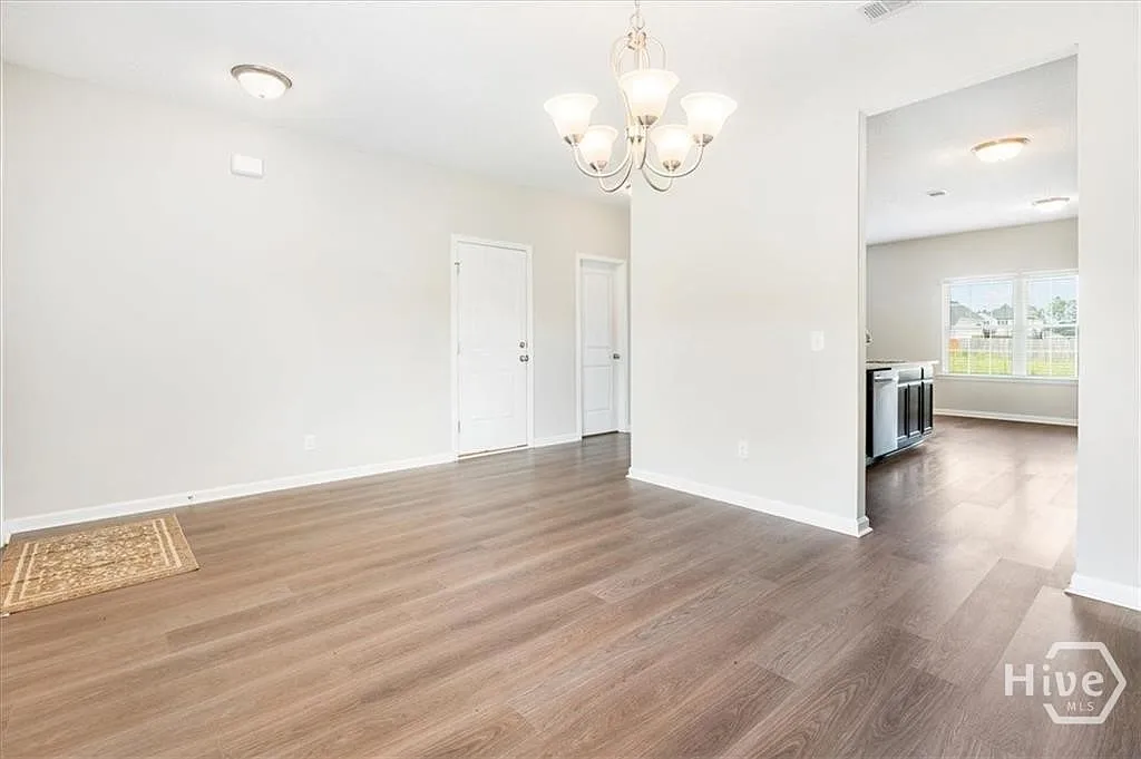 4 bed, 2.5 bath, 2236 sqft, $2,400 — Photo 4