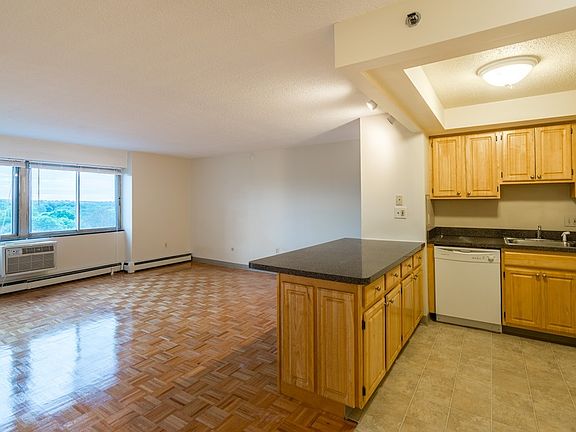 4th image of 1025 Hancock St Unit 11