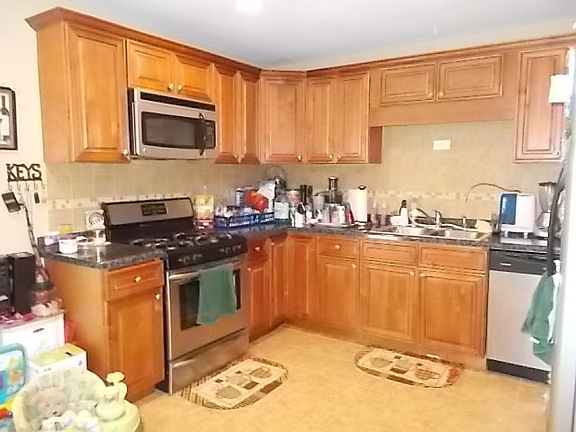 4th image of 312 Marilyn Ave