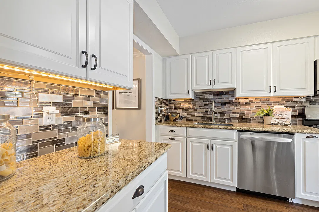 3 bed, 2.5 bath, 1493 sqft, $3,800 — Photo 1