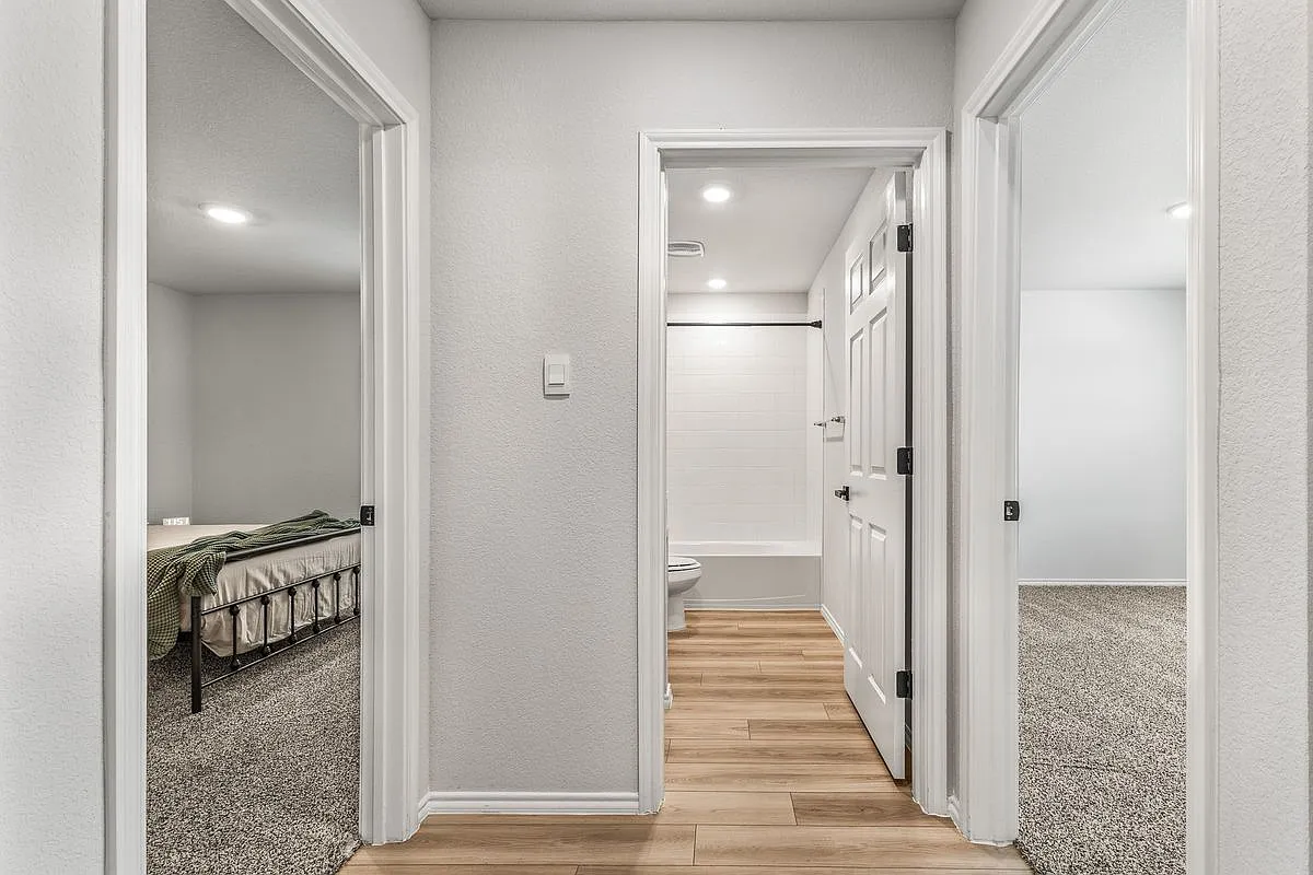 4 bed, 2.0 bath, 1796 sqft, $2,200 — Photo 4
