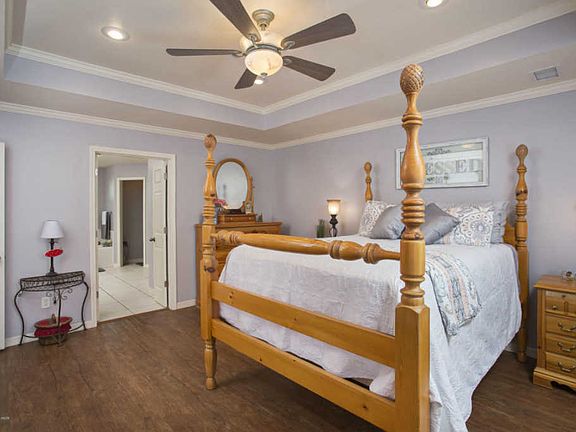 4th image of 300 Country Club Dr