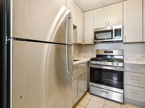 3rd image of 1921 General Taylor St APT 4