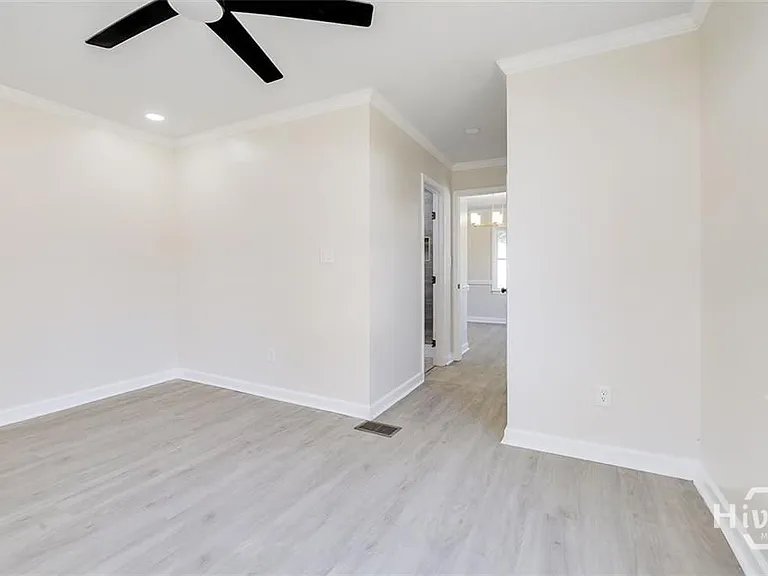 2110 E 56th St — Photo 22