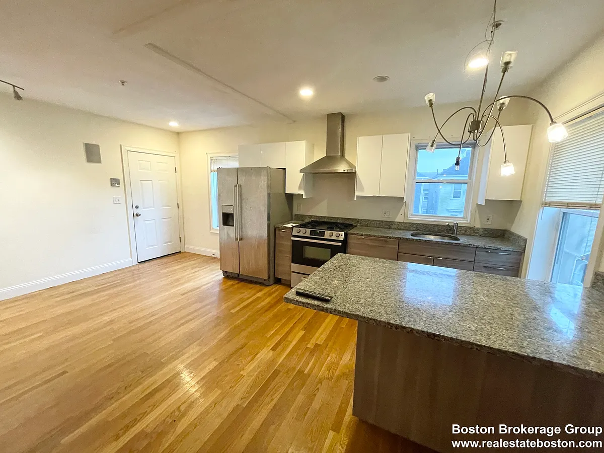 Building Photo - 128 Hillside St #2