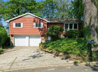 14 Sage Ct, Huntington Station, NY 11746