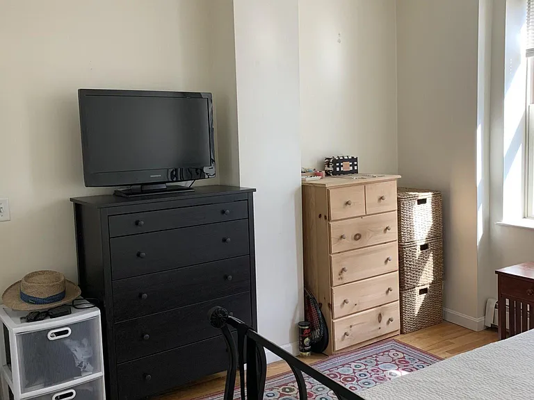 429 Hanover St #4F — Photo 13