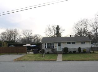 64 Hoyt St, Warwick, RI 02886