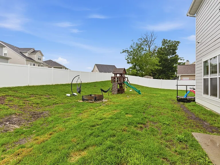 8649 Lawson Dr — Photo 17