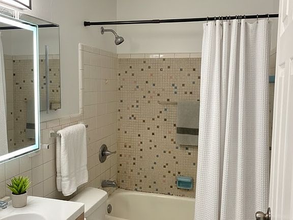 4th image of 4821 Reading Rd APT 32