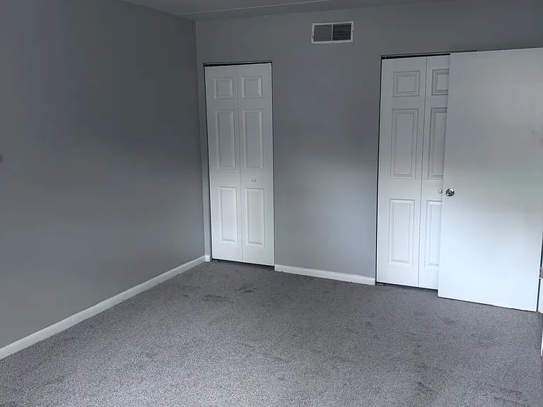 Valley Brook Apartments — Photo 11