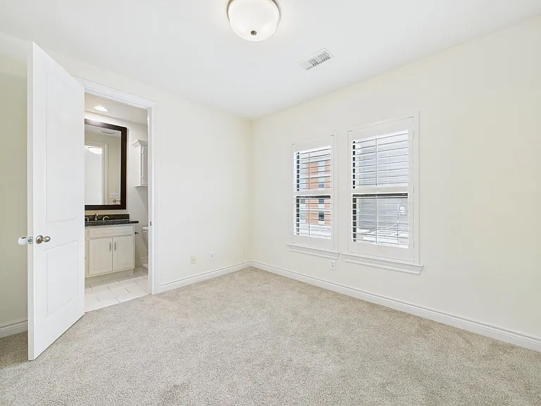 11025 Sherwood Grv — Photo 25
