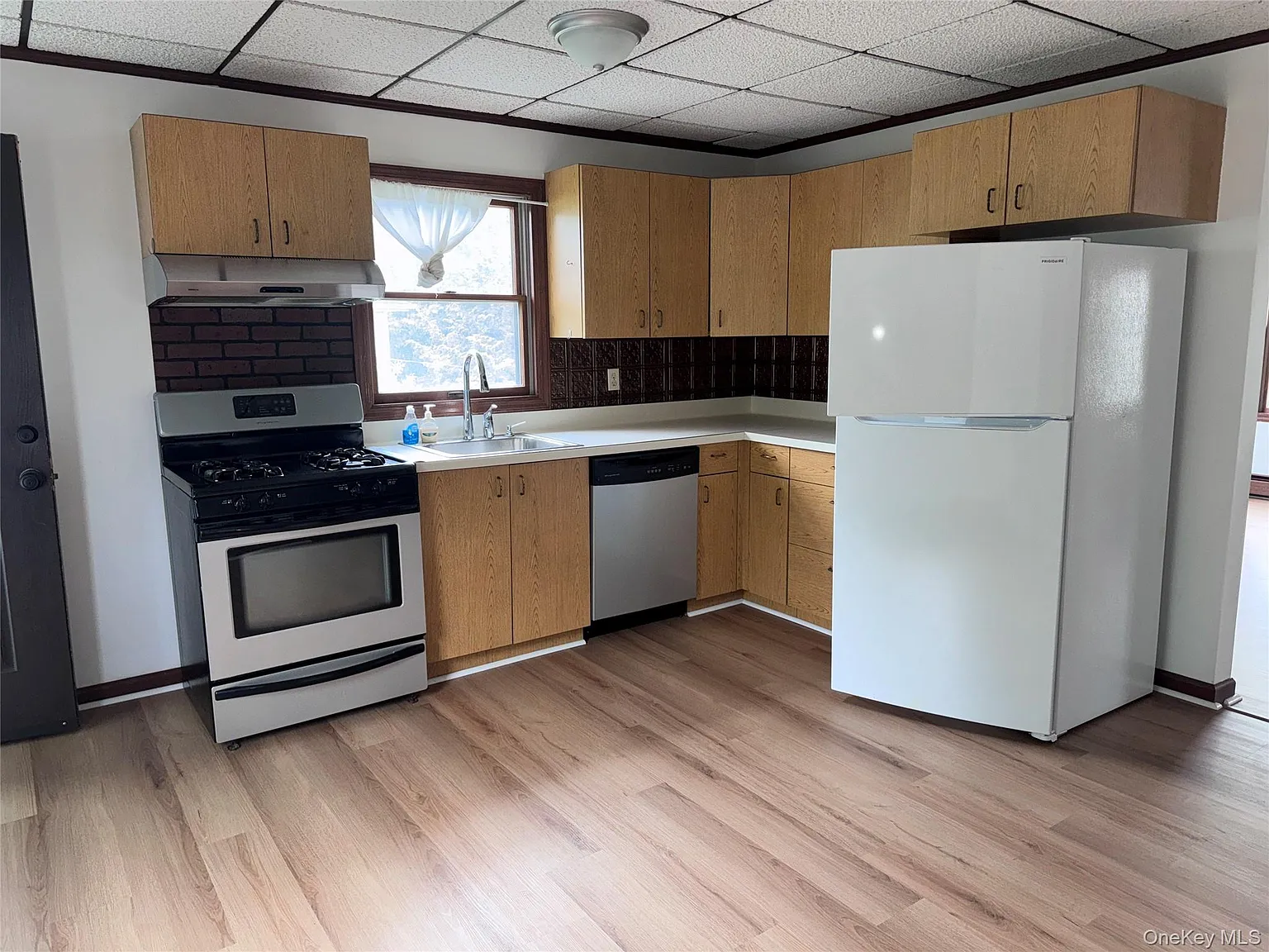 2 bed, 1.0 bath, 800 sqft, $1,800 — Photo 1