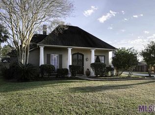 4049 White Oak Trace Dr, Baton Rouge, LA 70817
