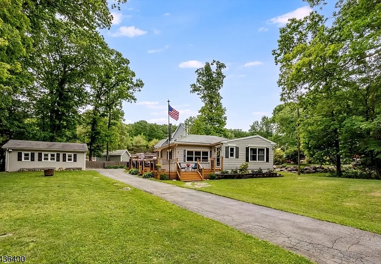 1020 Green Pond Rd — Photo 2