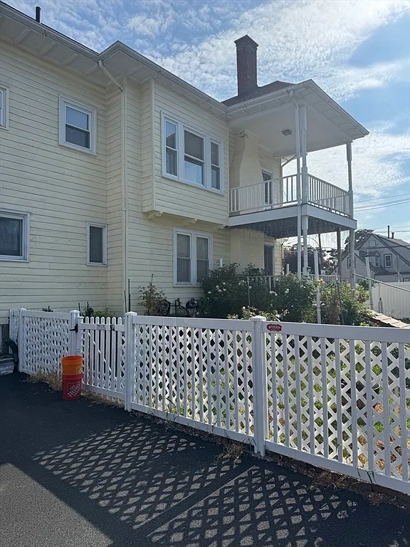 3 bed, 2.0 bath, 1300 sqft, $3,500 — Photo 2