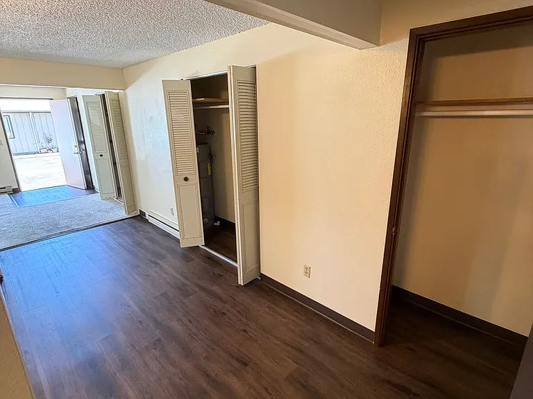 Pinewood Apartments — Photo 20