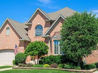 375 S Mitchell Ave, Elmhurst, IL 60126