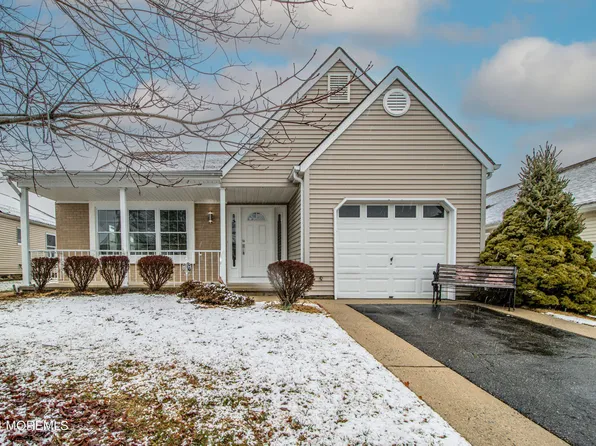 7 Kendal Drive, Toms River, NJ 08757