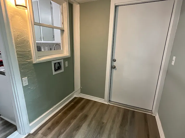 316 SW 46th St — Photo 2