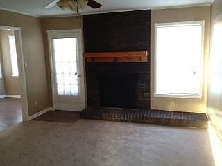 4th image of 2836 Executive Dr