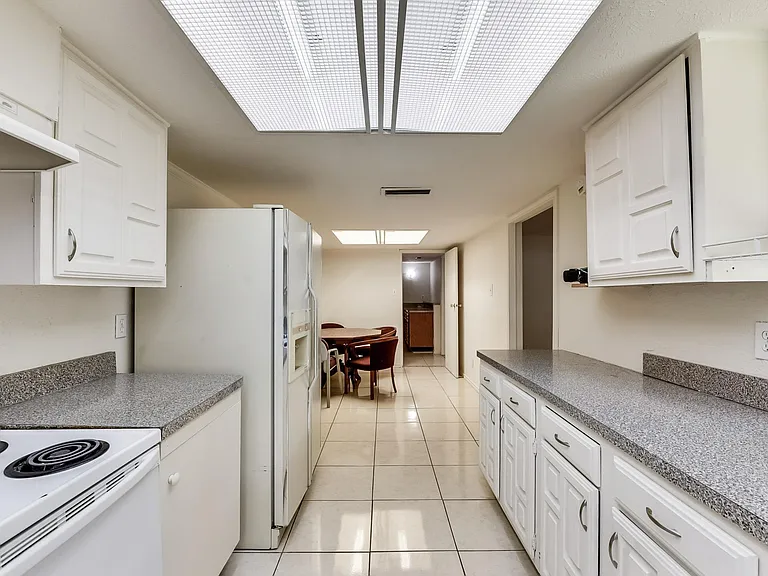 10547 Black Walnut Dr — Photo 9