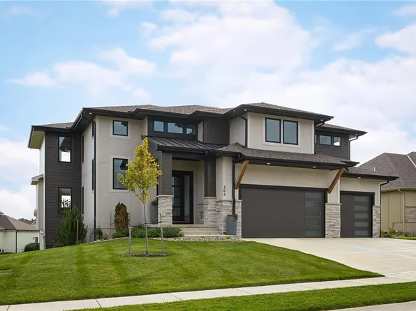 205 NW Lovins Dr, Lees Summit, MO 64081