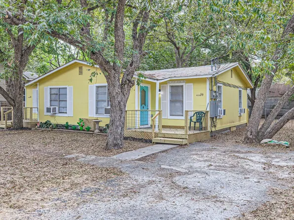 316 Plum St, Lockhart, TX 78644